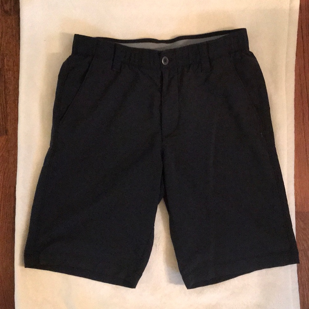 Men’s Under Armour golf shorts